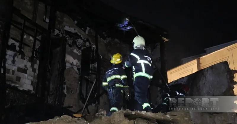 В Ясамальском районе Баку произошел пожар в двухэтажном жилом доме