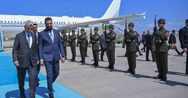 Əhməd əl Şaraa da NATO zirvəsində iştirak üçün Ankaraya GƏLDİ