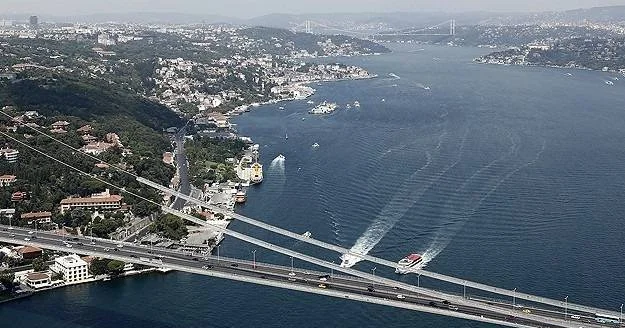 Türkiyə yanğınlara görə Dardanel boğazını bağladı Rəsmi