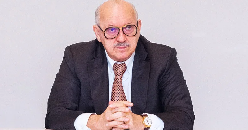 AZAL ın sabiq prezidenti: Xahiş edirəm, məndən əl çəksinlər Bunlar manyakdırlar, mən o qədər pulu götürüb hara gedə bilərəm ki?