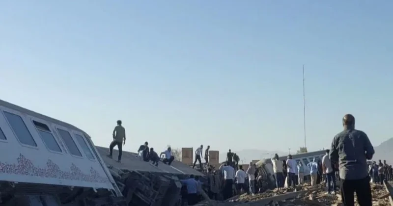İranda qatar relsdən çıxıb, 30 nəfər yaralanıb