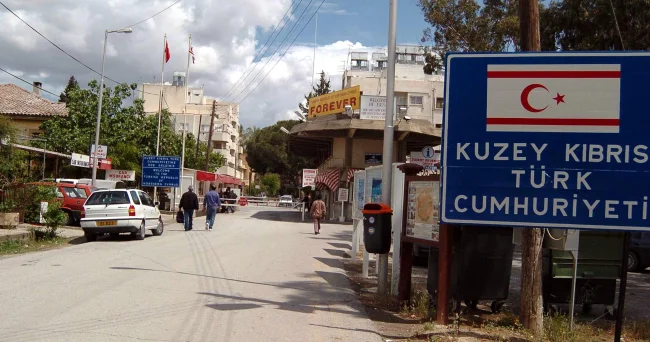 Kipr sərhədində gərginlik yaşanır: keçidlər bağlandı