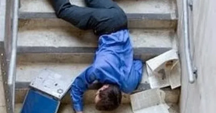 Bakıda DƏHŞƏT: 27 yaşlı oğlan 15 ci mərtəbədən yıxılıb öldü
