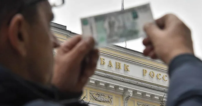 Rublun bahalaşması Azərbaycandakı rus mallarına necə təsir edəcək? KONKRET