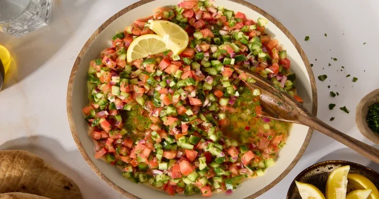 Salatların içərisinə qaşıq qoymaq olmaz