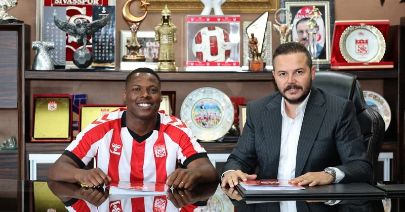 Sivasspor sağ cinah oyunçusu ilə müqavilə imzaladı