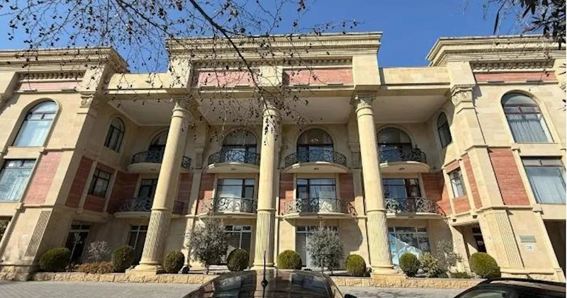 Məşhur şirkətin Bakıdakı ofisi müsadirə olunaraq hərraca çıxarılıb Foto
