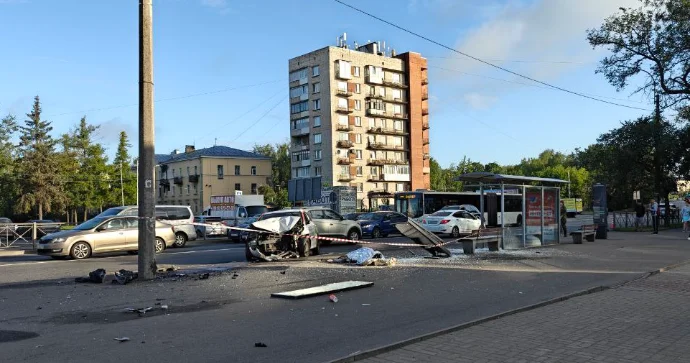 Əks zolağa keçib dayancaqda 2 nəfəri vurdu; 1 ölü, 1 yaralı VİDEO