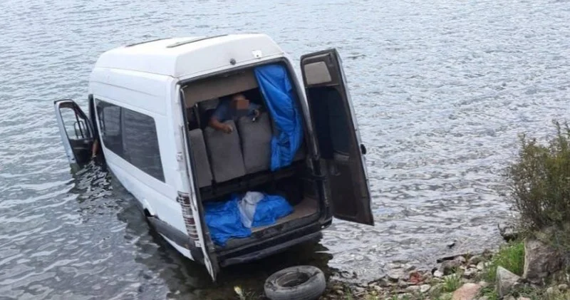 Sərnişinin avtobusu Baykal gölünə düşdü 17 nəfər...