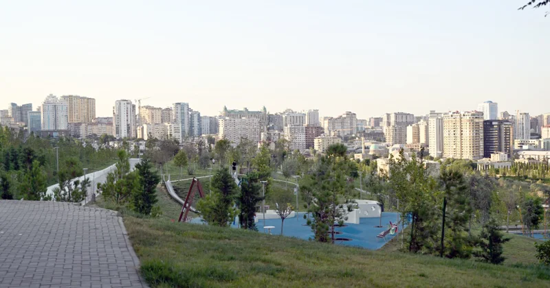 Bakıda müasirliklə tarixin qovuşduğu istirahət məkanı Ərazisi genişləndirilən Mərkəzi Parkdan REPORTAJ