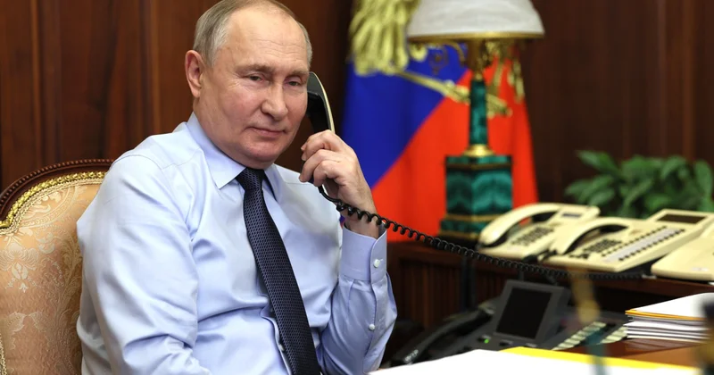 Путин звонит Си