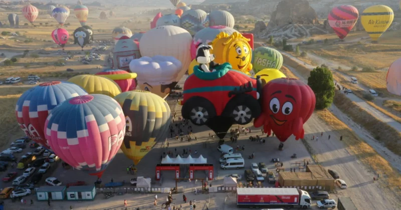 Kapadokiyada hava balonları festivalı start götürüb