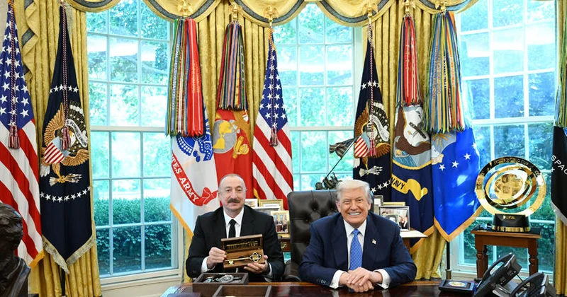 Donald Tramp ilə görüşdən şəkillər paylaşdı