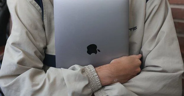 В ноутбуках Apple появится OLED дисплей
