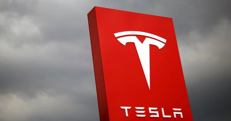 Tesla nın süni intellekt arzusu bitdi: 500 milyardlıq Dojo superkompüteri layihəsi ləğv olundu