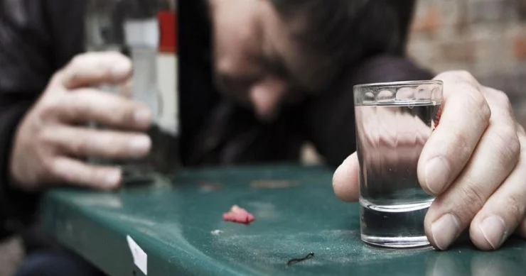 Bakıda kişi spirtdən komaya düşüb ÖLDÜ