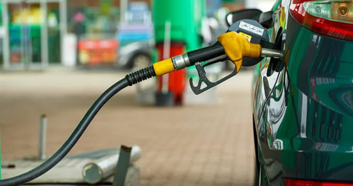 Qonşu ölkədə Aİ 95 benzini rekord həddə BAHALAŞDI