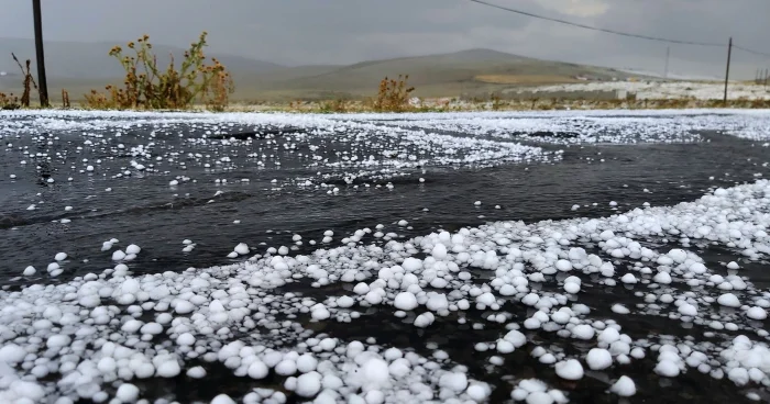 Şahdağa dolu yağıb