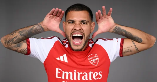 Arsenal Bruno Gimarayeşi rənglərinə bağladı