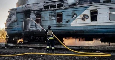 В Сумской области БПЛА атаковал локомотив пассажирского поезда