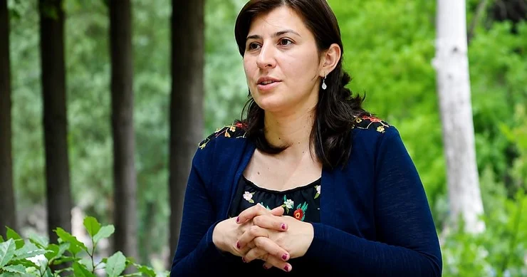 Azərbaycan oxucusu niyə yerli müəllifləri seçmir? Yazıçı səbəbləri AÇIQLADI