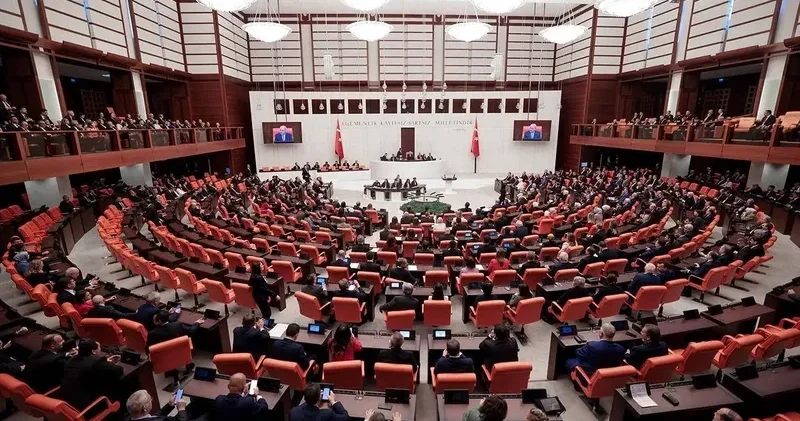 Türkiyədə 18 saatlıq müzakirədən sonra PKK ilə bağlı qanun təsdiqləndi