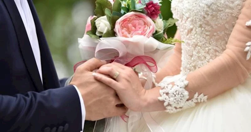 İki məşhur gizli evlənib? Tamaşaçıları çaş baş qoyan soyad sirri (FOTOLAR)