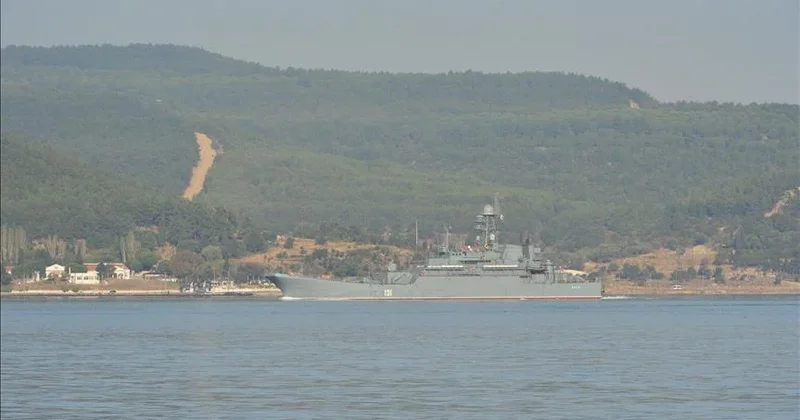 Türkiyə Qara dənizə girişi Rusiya və Ukraynaya görə bağladı