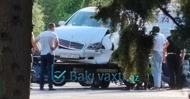 Mingəçevirdə iki avtomobil toqquşdu FOTOLAR