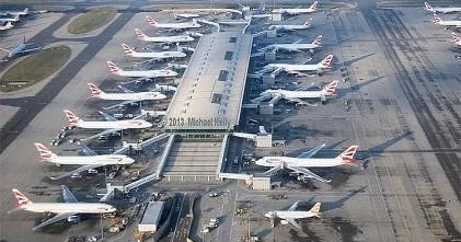 Hitrou aeroportu təhlükəli maddə səbəbindən boşaldıldı