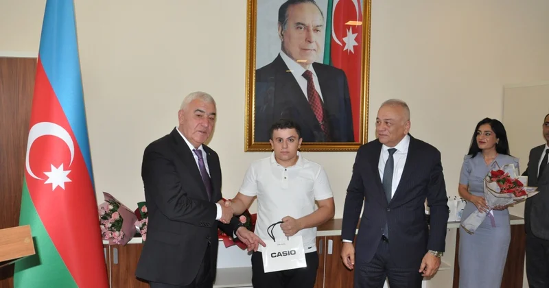 Pirallahı rayonunda məzunlarla görüş keçirildi FOTOLAR