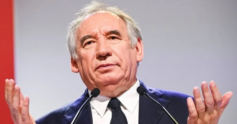 Fransada böhran Baş nazir 9 ayda ikinci dəfə istefada göndərildi