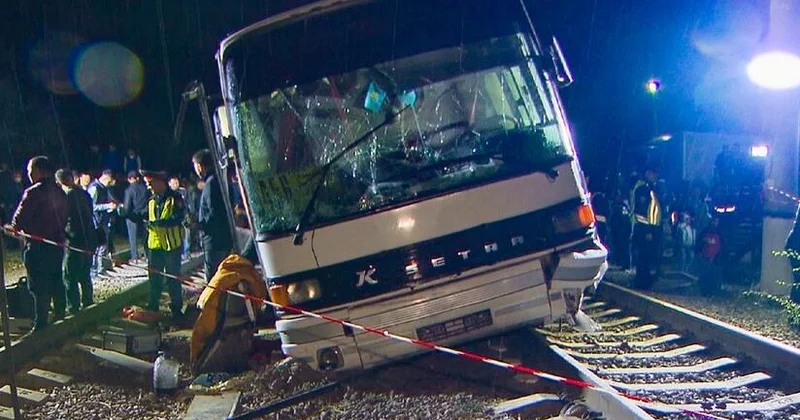 В Мексике поезд столкнулся с автобусом много погибших и пострадавших