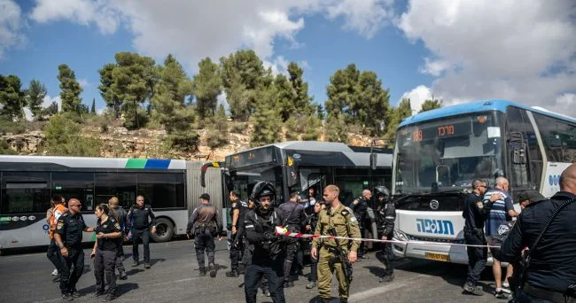 Qüdsdə avtobus dayanacağında atışma: həlak olanlar və yaralananlar var