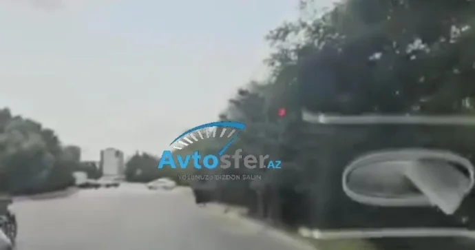 “Neftçilər” metrosu yaxınlığındakı bu işıqforda tez tez qəza baş verir ŞİKAYƏT VİDEO