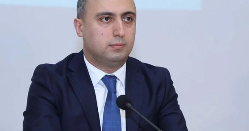 Emin Əmrullayev: Məktəbdə təhsil alan uşaqlar futbolla da məşğul olacaqlar