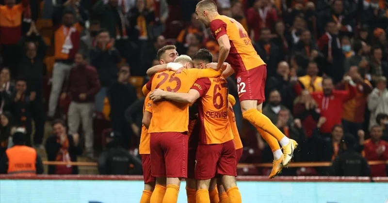 “Qalatasaray” 4 futbolçuya qapını göstərdi