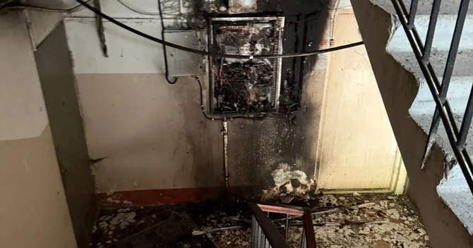 Bakıda yaşayış binasında elektrik şiti partlayıb, sakinlər təxliyə edilib
