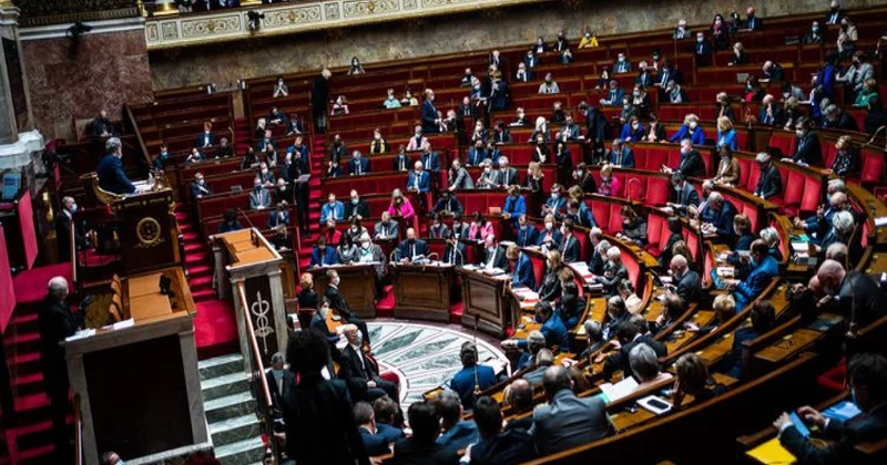 Fransda hökumət istefaya gedir