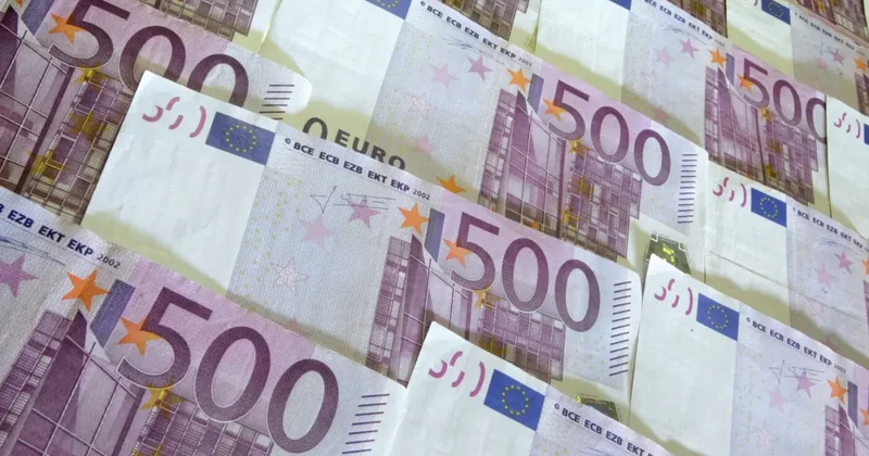 В Грузии граждане Азербайджана неудачно обменяли фальшивые евро