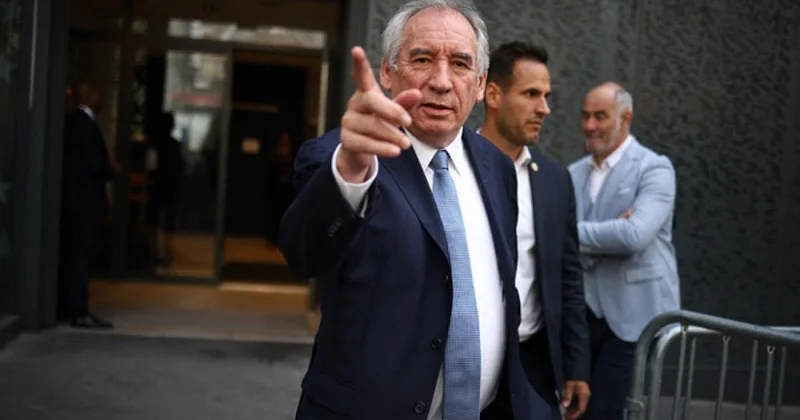 KİV: Baş nazirin istefası Fransanı siyasi böhrana sürükləyə bilər