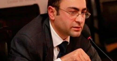 “Məqsəd siyasi məsələdir, bəhanə isə narkokartellərdir”