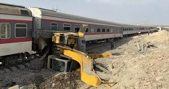 Meksikada qatarla avtobus toqquşdu: 9 ölü