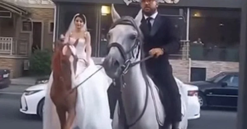 Bakıda bəylə gəlin toya at belində getdi Video