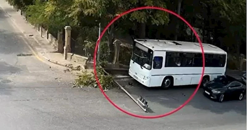Sürücü diqqətsizliyi işıqforun yararsız vəziyyətə düşməsinə səbəb oldu