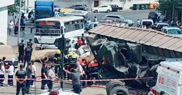 Bakıda “KamAZ” avtomobilin üzərinə aşıb, ölənlər var Cinayət işi açıldı + VİDEO, FOTO (YENİLƏNİB)
