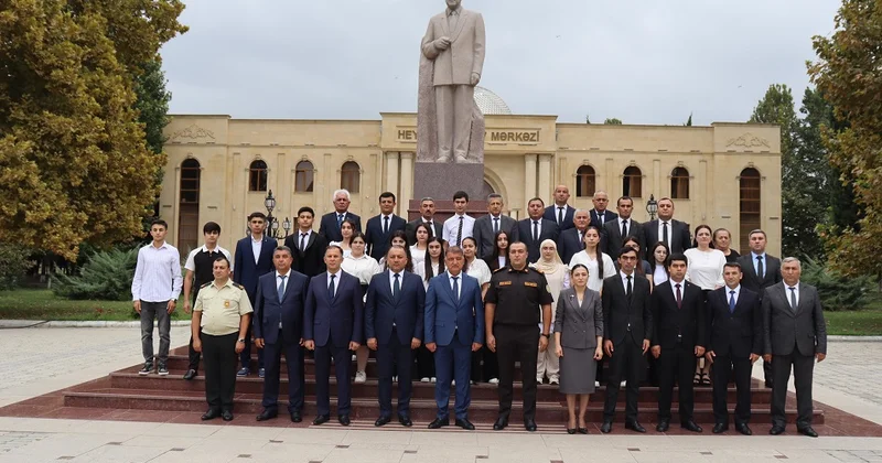 Samuxda yüksək balla qəbul olan olan tələbələrlə görüş keçirildi FOTO