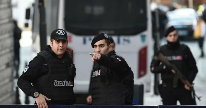 В турецком Измире напали на полицейский участок, погибли два сотрудника полиции