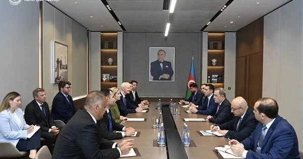 Bayramov Zəngəzura görə ABŞ rəsmilərini qəbul etdi