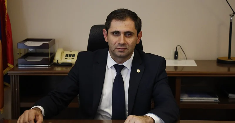 Erməni müdafiə naziri istefaya göndərilir